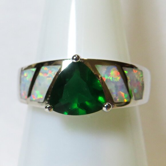 Size 6 Ring White Lab Created Fire Opal Inlay 6mm*6mm Emerald Green Stone NOS - Picture 1 of 7